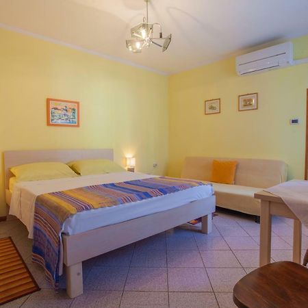 Rooms Ester Cres Εξωτερικό φωτογραφία