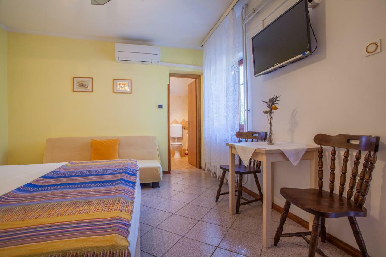 Rooms Ester Cres Εξωτερικό φωτογραφία