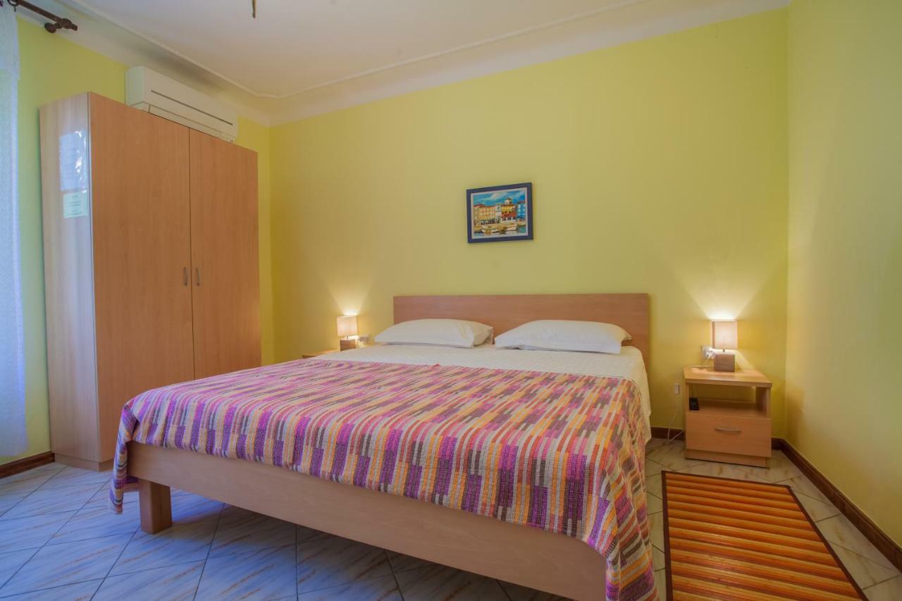 Rooms Ester Cres Εξωτερικό φωτογραφία